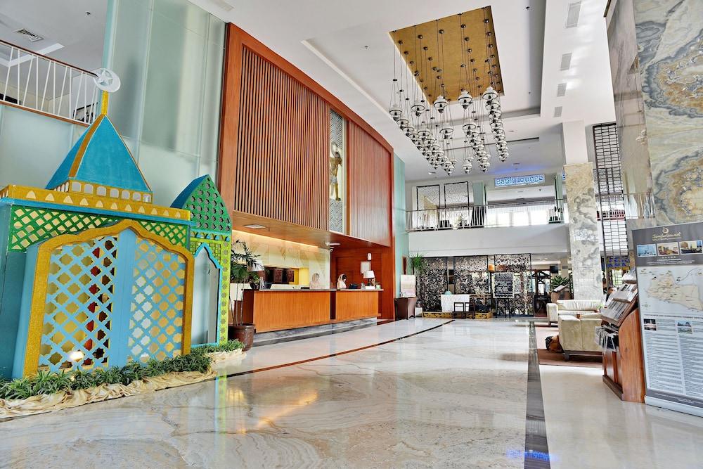 Jambuluwuk Malioboro Hotel Джокьякарта Экстерьер фото Lobby