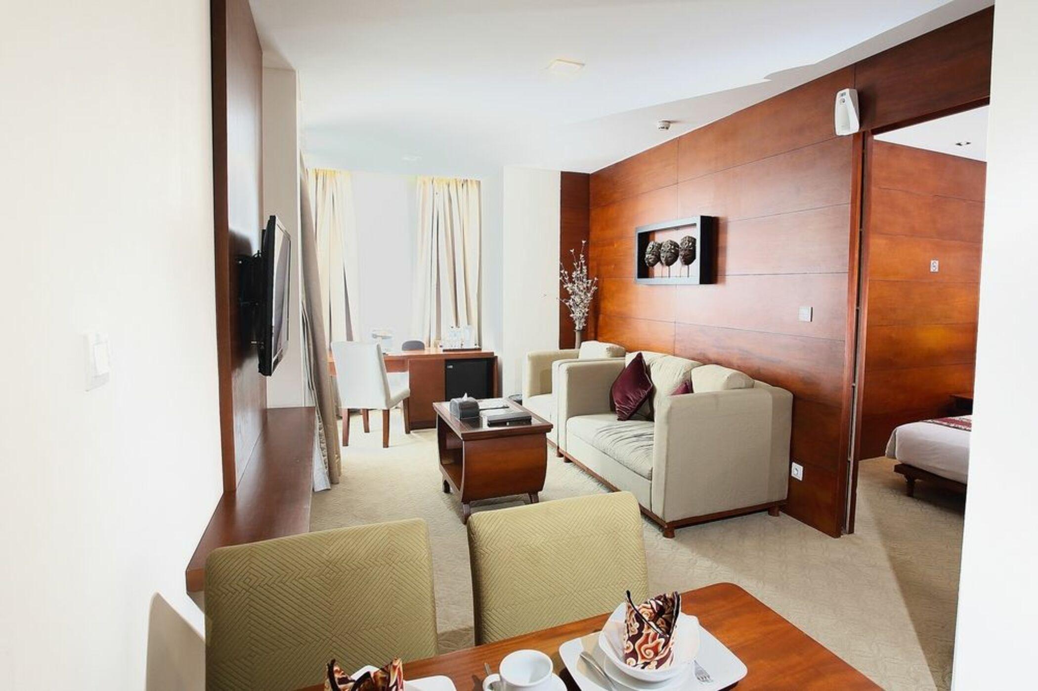 Jambuluwuk Malioboro Hotel Джокьякарта Экстерьер фото Suite