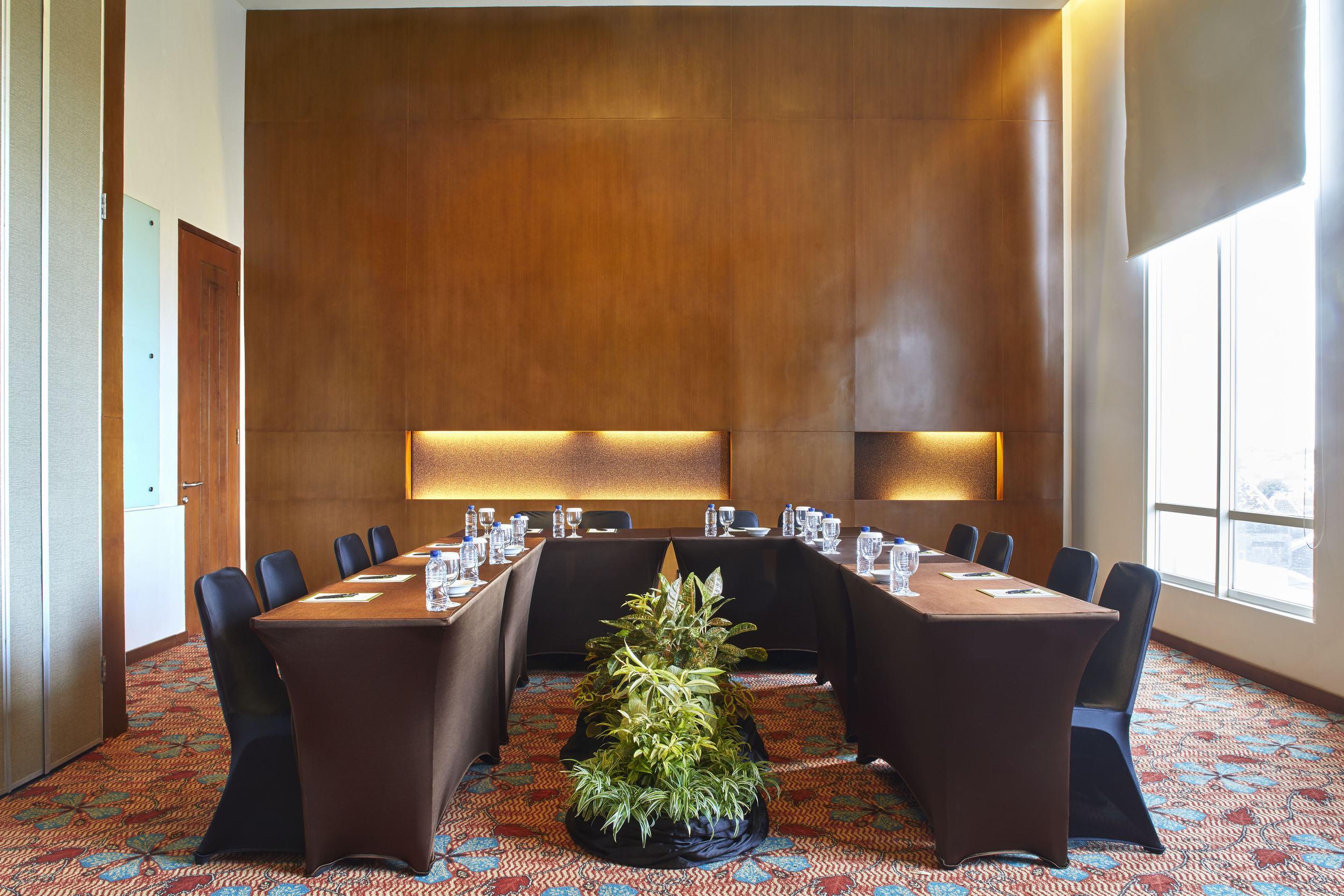 Jambuluwuk Malioboro Hotel Джокьякарта Экстерьер фото Meeting room