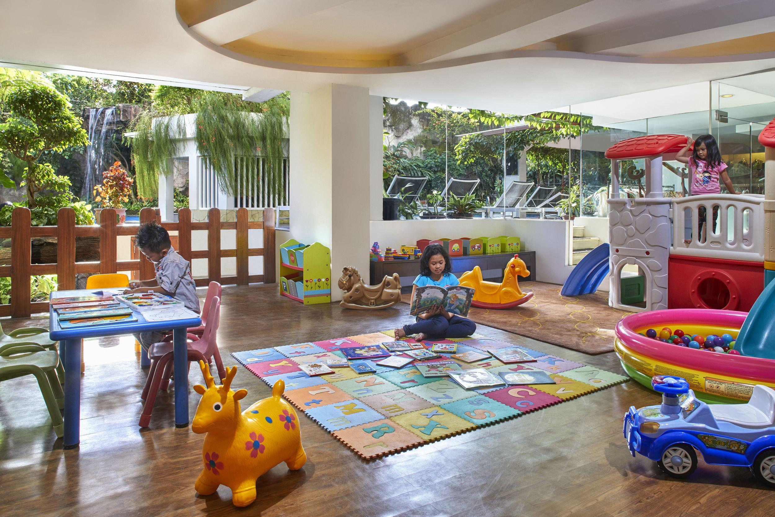 Jambuluwuk Malioboro Hotel Джокьякарта Экстерьер фото The Club, the hotel's children's club