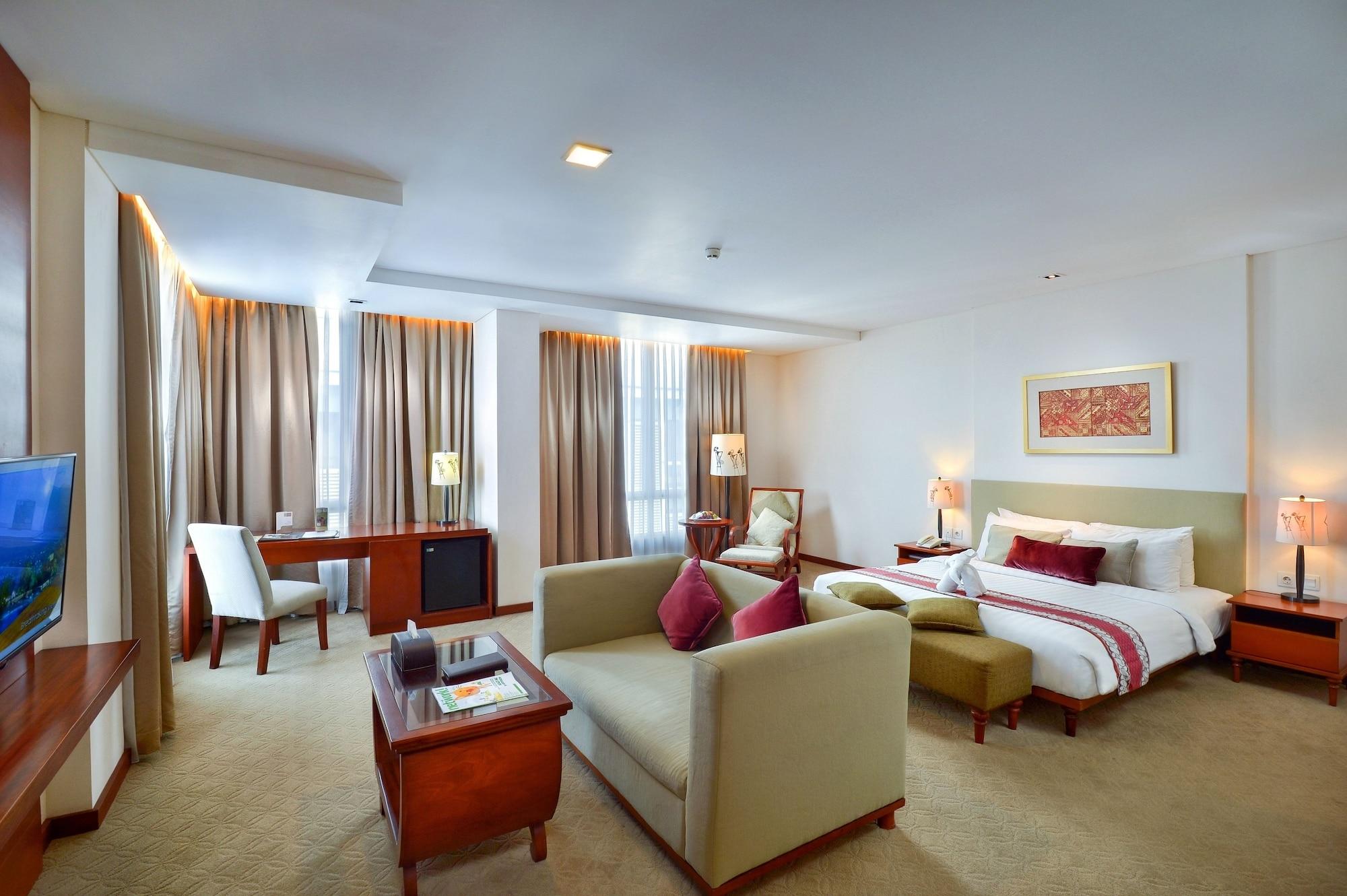 Jambuluwuk Malioboro Hotel Джокьякарта Экстерьер фото Suite room