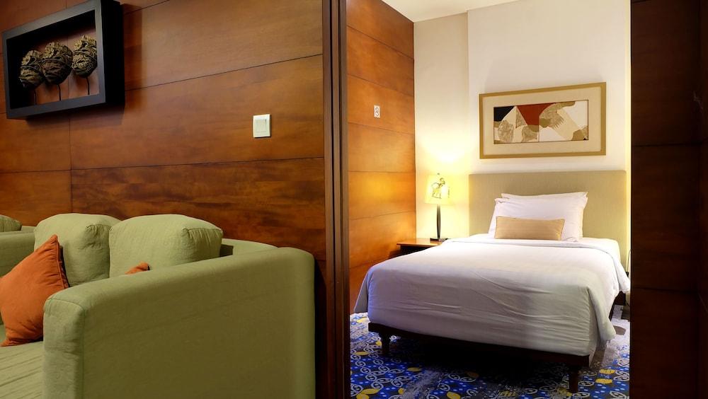 Jambuluwuk Malioboro Hotel Джокьякарта Экстерьер фото A room at the hotel