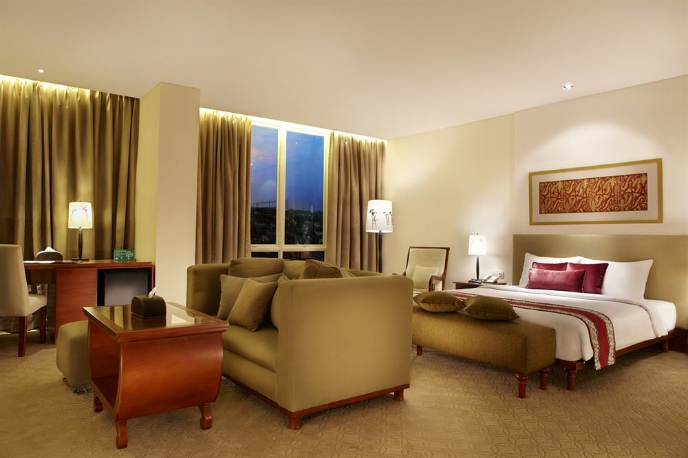 Jambuluwuk Malioboro Hotel Джокьякарта Экстерьер фото Suite room